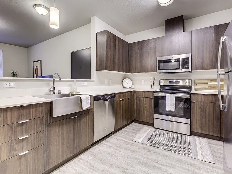 Union Park Apartments — Photo 10
