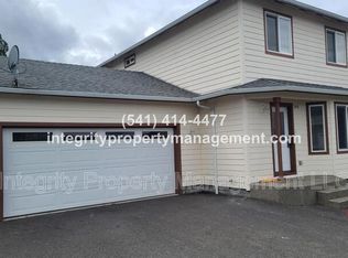 1454 Willow Ln, Grants Pass, OR 97527