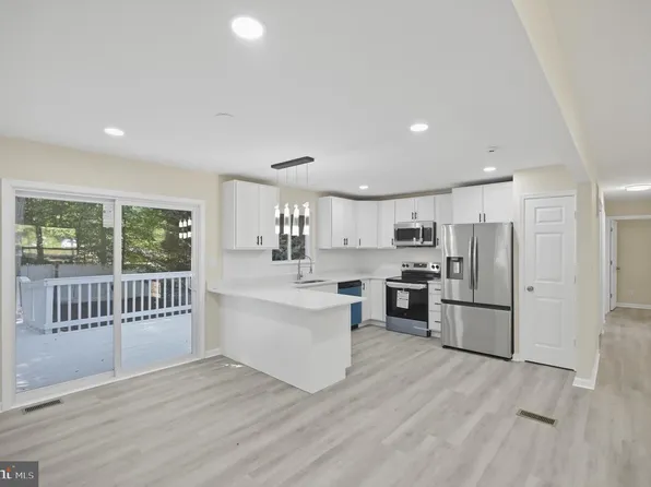 9 W Briar Dr, Stafford, VA 22556