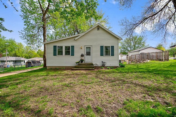 1st image of 615 Hazel Ln