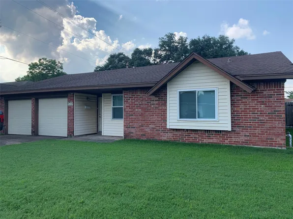 1110 E Rutgers Ln, Deer Park, TX 77536
