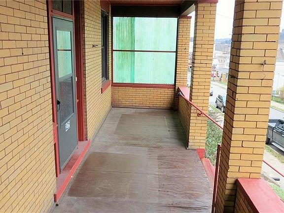 3rd image of 425 Blaine Ave