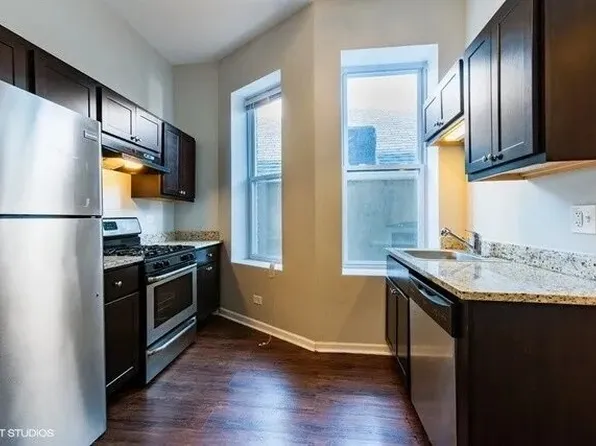 1525 W 17th St APT 2R, Chicago, IL 60608