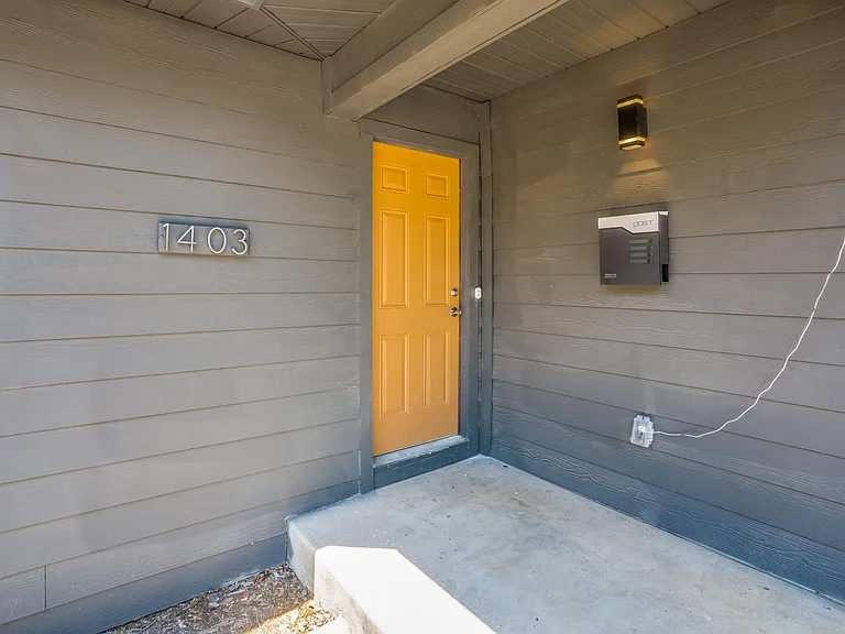 1403 Center St — Photo 4