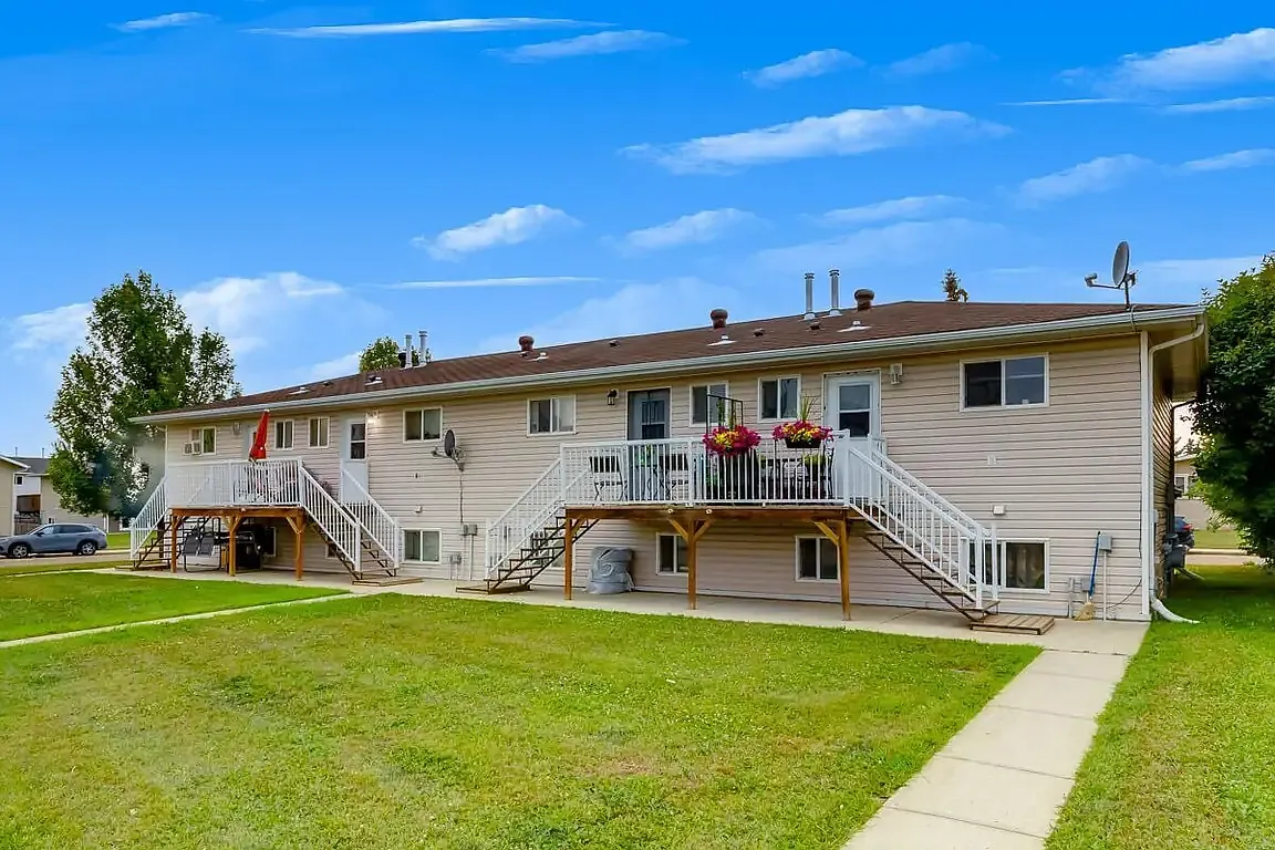 Eagle Manor — Photo 3