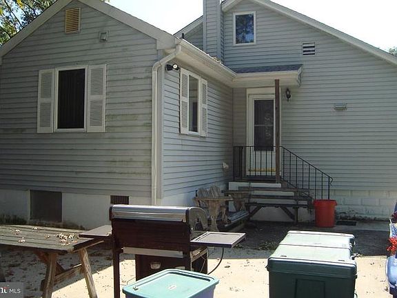 2nd image of 320 Garden Ave