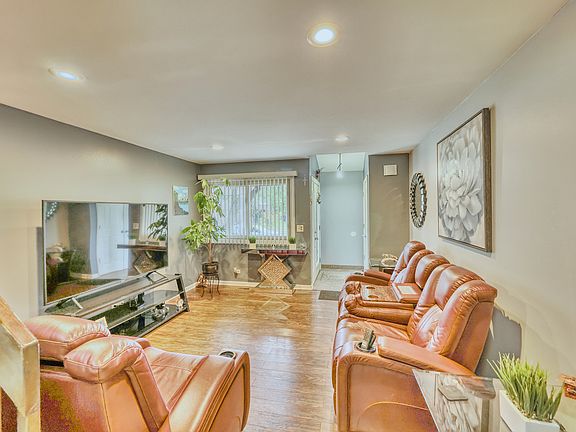 3rd image of 1712 De Forest Ln