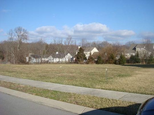2nd image of 979 Stonebridge Cir