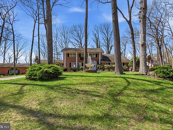 5th image of 4041 Robinhood Dr