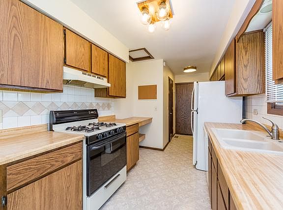 5th image of 36 Burnett Ave