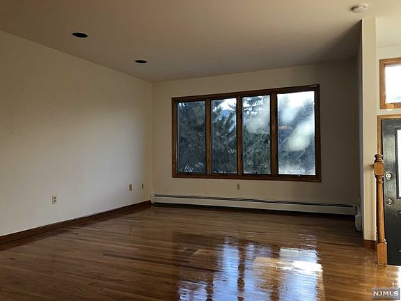 4th image of 2453 Leighton St #B