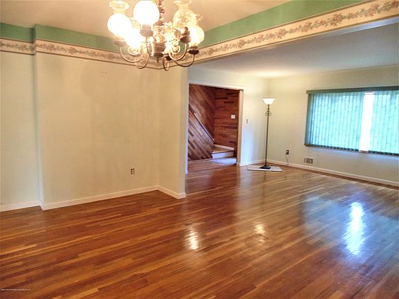 5th image of 98 Fern Ave