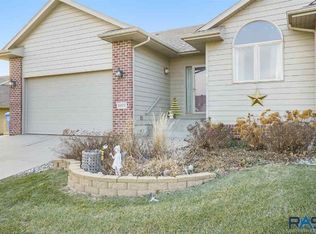 3807 S Banyan Ave, Sioux Falls, SD 57110