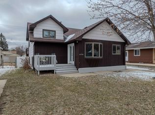 609 17th St NW, Minot, ND 58703