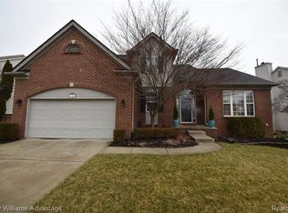 27264 Winterset Cir, Farmington Hills, MI 48334