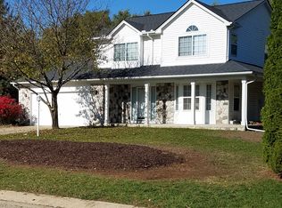 2529 W Bloomfield Oaks Dr, West Bloomfield, MI