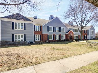 1102 Iroquois Ave #1, Naperville, IL 60563