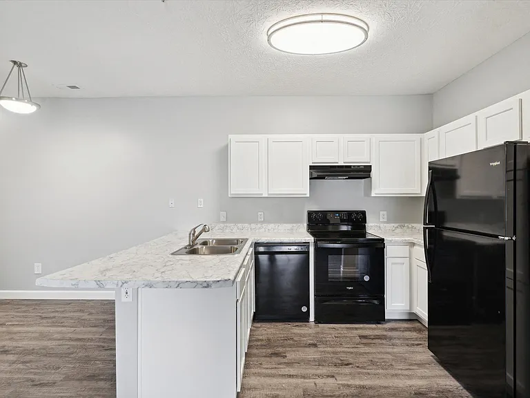 Richmond (Renovated) - 2 Bed / 2 Bath - 1,058 Sq.Ft.