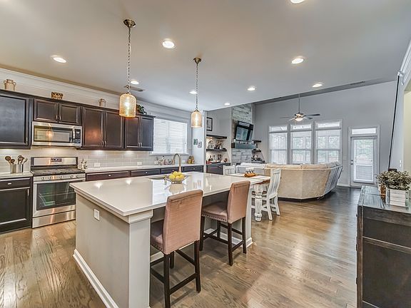 4th image of 255 Amylou Circle