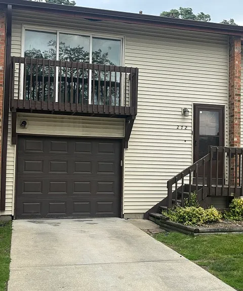 272 Old Elm Dr — Photo 2