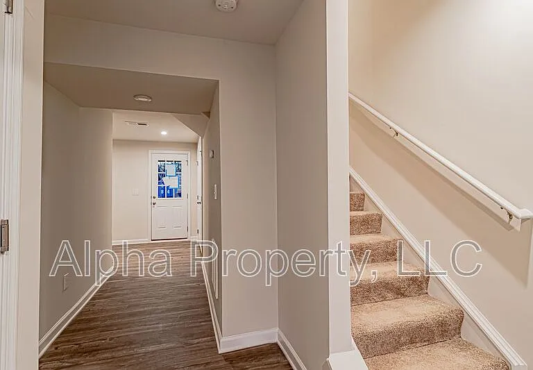 301 Parkridge Way — Photo 3