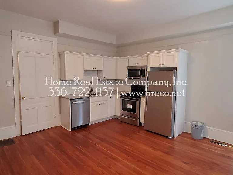 412 W 1st St #A — Photo 5