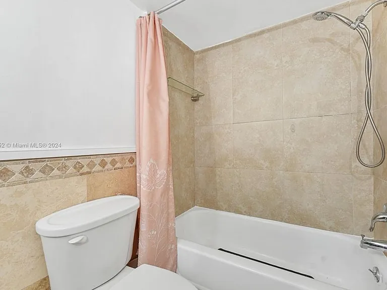 11930 N Bayshore Dr #302 — Photo 5