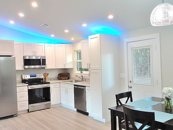 Kitchen-Dining Combo