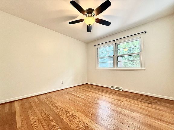 5th image of 3006 University Dr