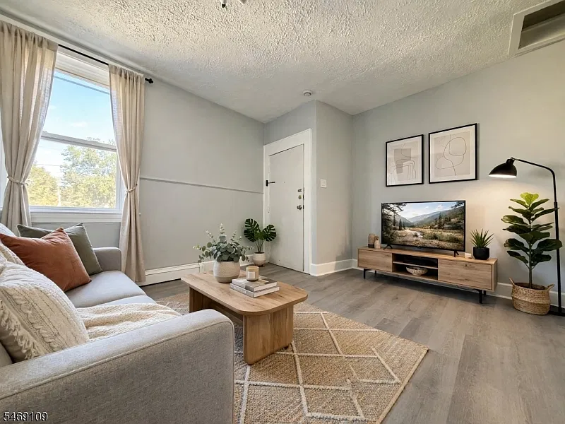 4 bed, 2.0 bath, $2,999 — Photo 1
