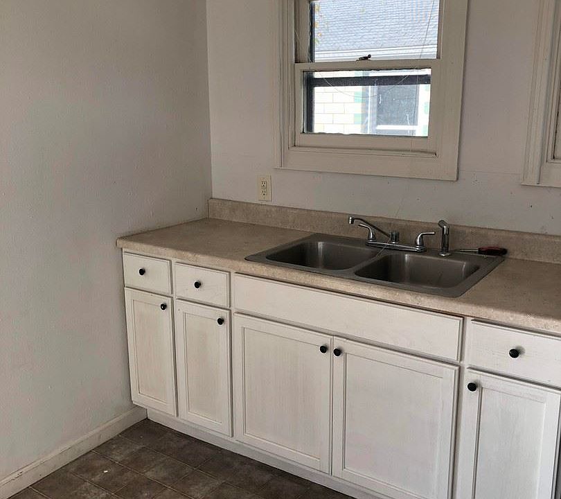2nd image of 301 N 1st St #B