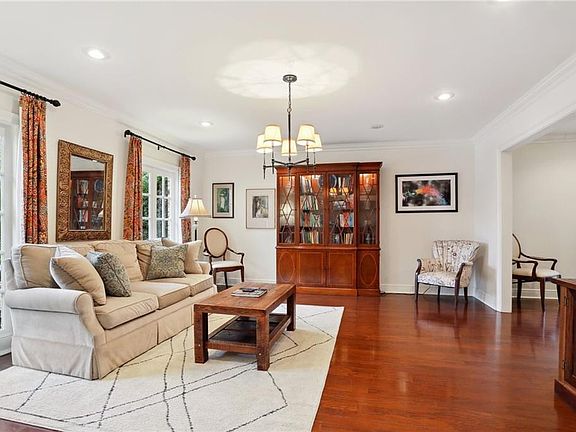 5th image of 5627 Evelyn Ct
