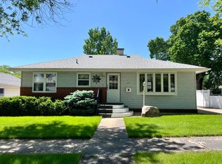215 S Harrison Ave, Pierre, SD 57501
