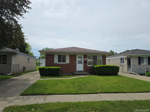 19526 Gaynon Dr, Clinton Township, MI 48035