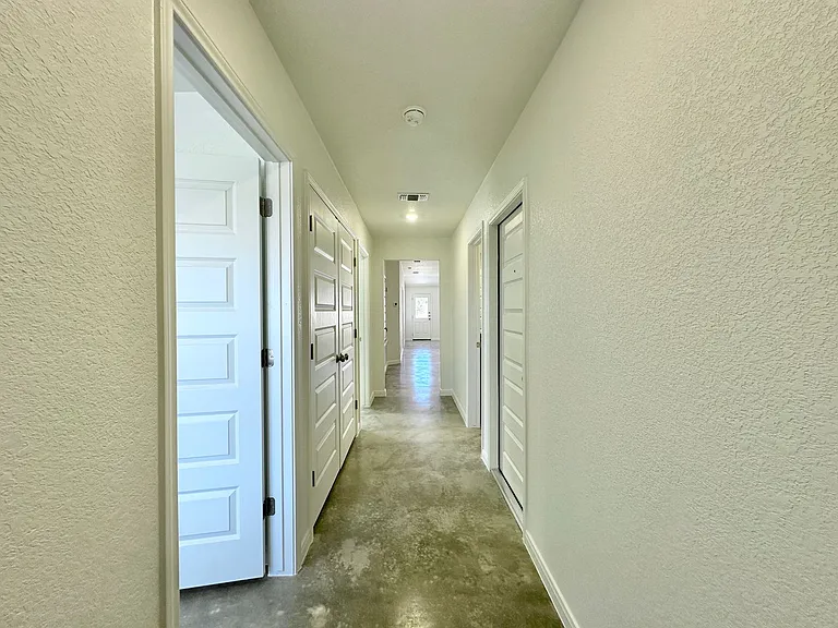 905 Cherry Laurel Ln — Photo 3