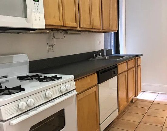 2nd image of 215 W 108th St APT 7