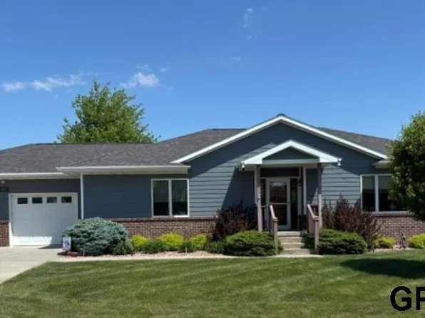 808 1st St, Dodge, NE 68633