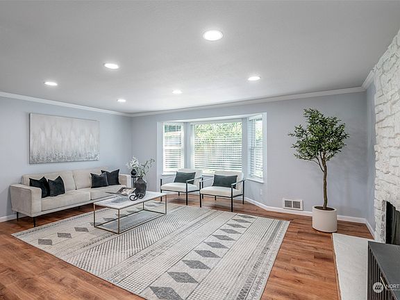 4th image of 3612 55th Avenue NE