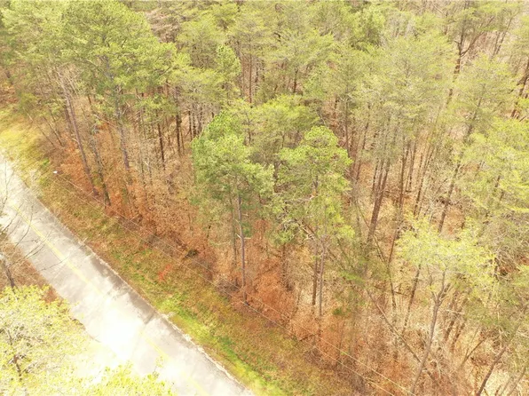 100 Queenanne Ct, Westminster, SC 29693