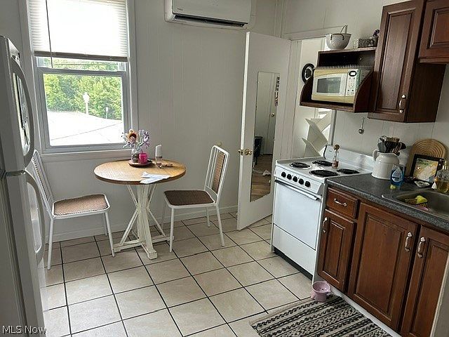 2nd image of 8218 Park Ave #8218