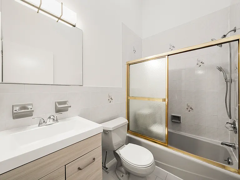 2462B E 7th St #B — Photo 20