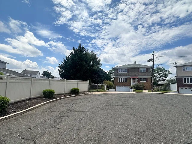 2 bed, 1100 sqft, $2,700 — Photo 2