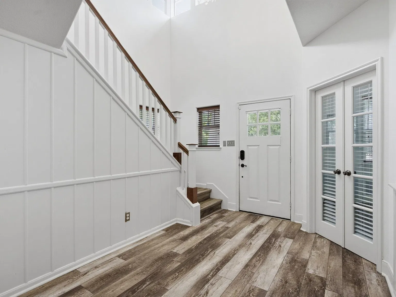 4 bed, 2.5 bath, 2482 sqft, $3,650 — Photo 4