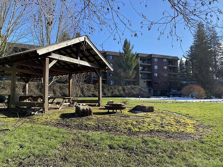 405 La Villa Dr — Photo 12