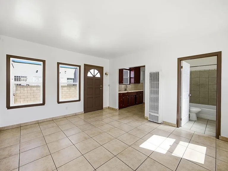 2565 Kansas Ave #B — Photo 4