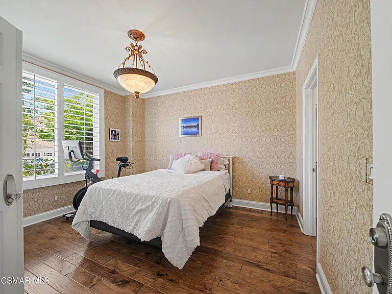 520 Ravensbury St — Photo 14