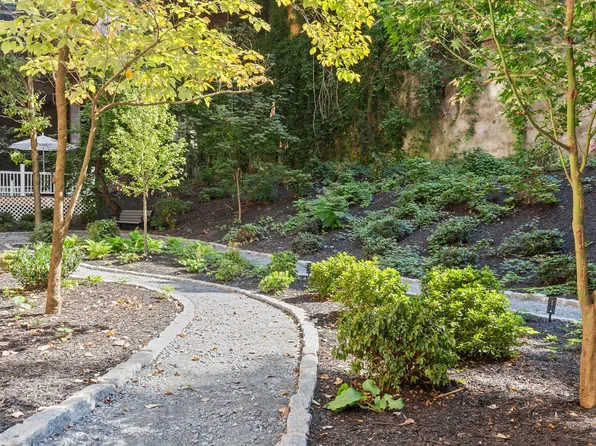 158-18 Riverside Drive West image 10 of 20