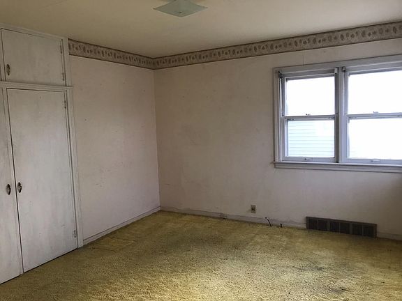 5th image of 516 E 8th St