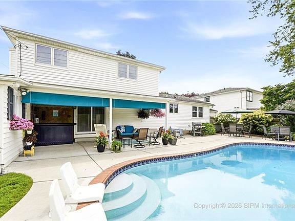 2nd image of 124 Palmdale Dr