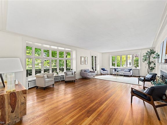 5th image of 2249 Demington Dr